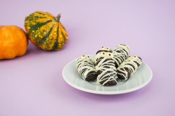 Chcete-li si udělat zdravější verzi našeho halloweenského receptu, použijte sušené banány bez čokolády.