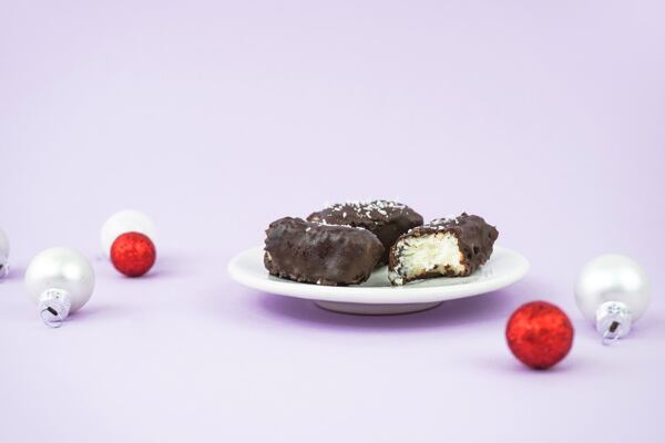 Domácí kokosové tyčinky neobsahují tuny přidaného cukru.