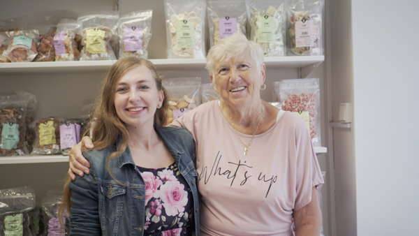 Paní Mája a Verunka na otevření druhé zlínské prodejny, 2021