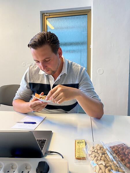 Co neprojde přes vytříbený jazýček nákupčího a majitele Toma, nemá šanci se k nám dostat.