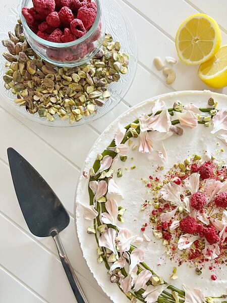 Výsledný cheesecake vypadá jako dort pro princeznu! Co říkáte?