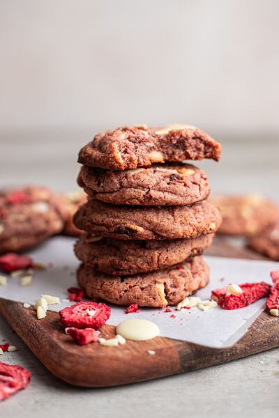 jahodové sušenky s bílou čokoládou