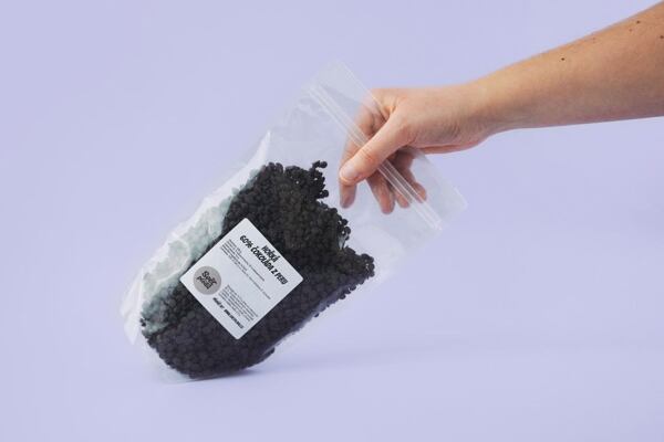 Hořká čokoláda v peckách