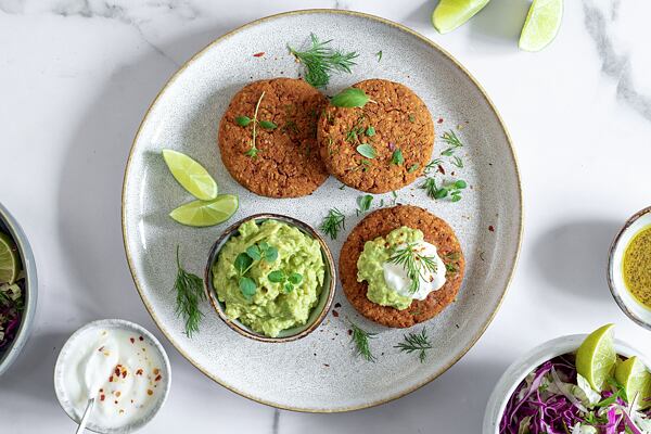 fazolové karbanátky s avokádovým dipem