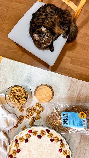 Koláč s vlašskými ořechy a mandarinkovým krémem