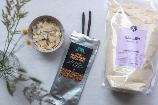 Vanilkové lusky a mandlová mouka