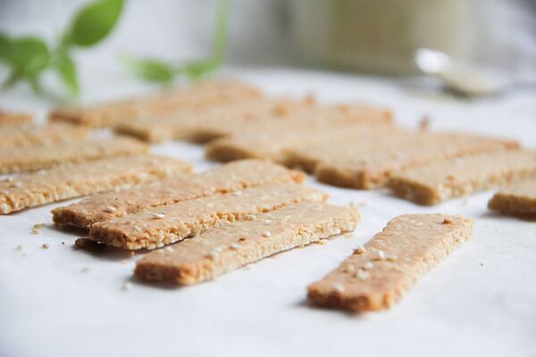 Tyčinky by měly být zhruba stejně velké, aby se upekly rovnoměrně.