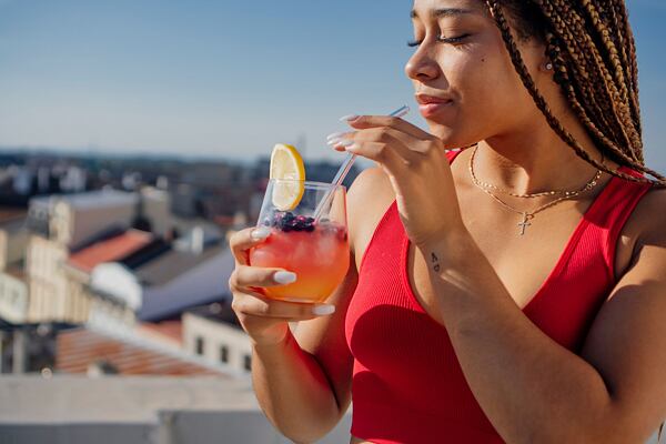 Mix ovoce a sušených květů na ozdobu drinku