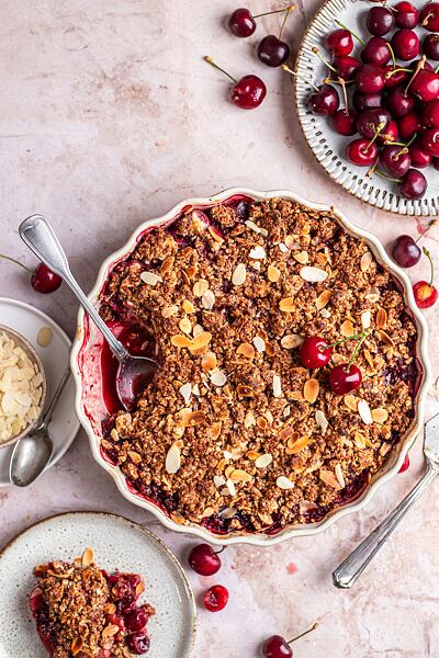 Nemůžete odolat? Crumble můžete zobat lžící přímo z formy!