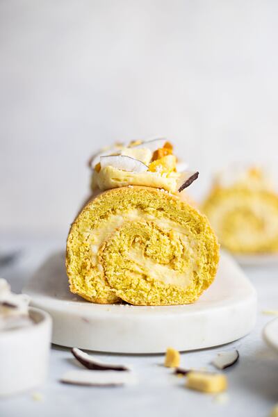 kokosová roláda s mangovým krémem