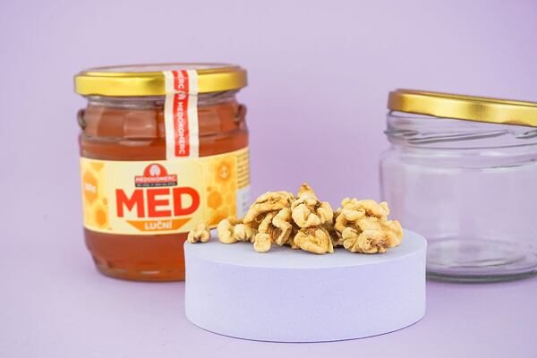 Ořechy nakládané v medu