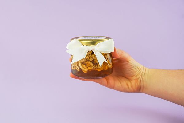 Skladování ořechů v medu