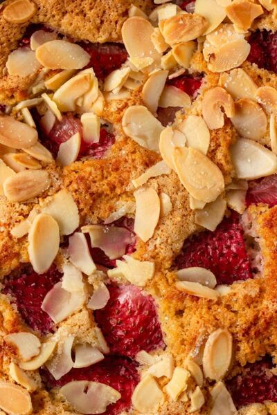 Mandlové lupínky na povrchu dodají bublanině tu správnou křupavost.