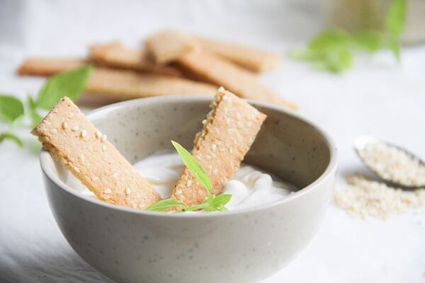 Skvěle se k nim hodí dip s čerstvými bylinkami.