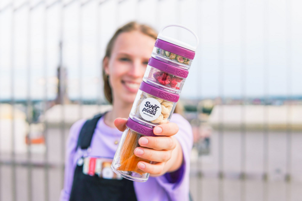 Černá a bílá? To je nuda! Fialová je teď in.