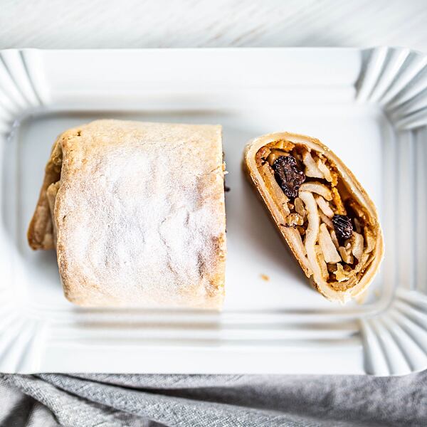 Recept na jablečný štrúdl z listového těsta je jednoduchý