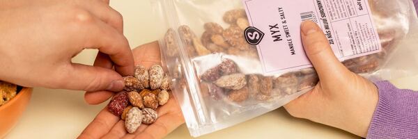 Mix sladkých a slaných mandlí