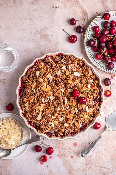 Třešňový crumble s mandlovou drobenkou