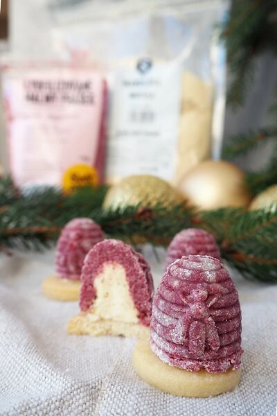 Malinové úly s pistáciovým krémem.