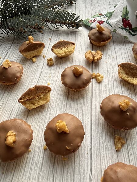 Košíčky s vlašskými ořechy a karamelem