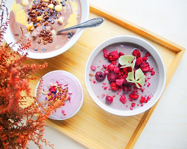 Pravidla pro správnou smoothie bowl vlastně neexistují. smoothie bowl tipy recepty