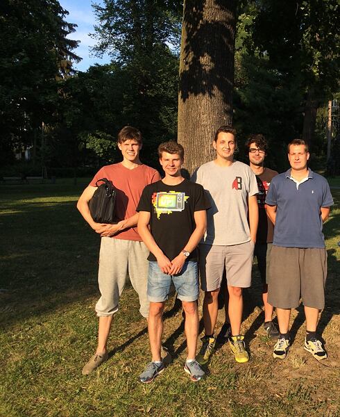 Pomáhal, kdo mohl. Parta z vysoké, 2015