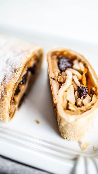 Recept na závin z listového těsta s jablky a oříšky