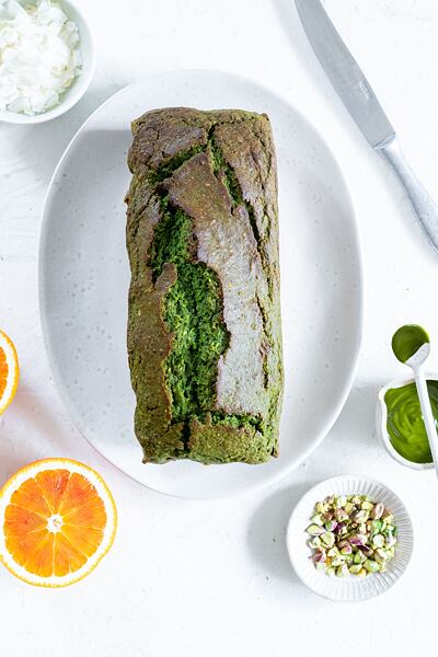 Upečený chlebíček vyklopte z formy a nechte vystydnout.