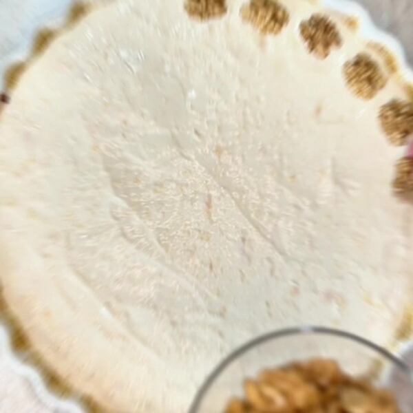 Koláč s vlašskými ořechy a mandarinkovým krémem