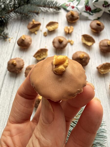 Košíčky s vlašskými ořechy a karamelem