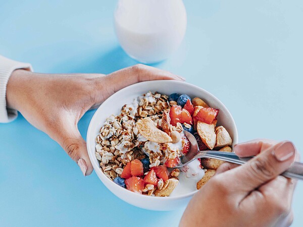 Zdravá snídaně: semínka a lyofilizované ovoce