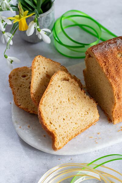 Těsto velikonočního beránka z mandlové mouky je krásně vláčné a nadýchané.