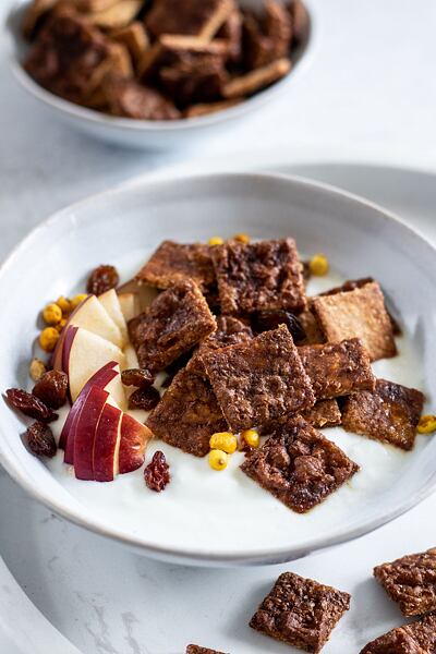 Hotové Cini minis stačí přidat do mléka nebo jogurtu a dozdobit ovocem. Mňam!