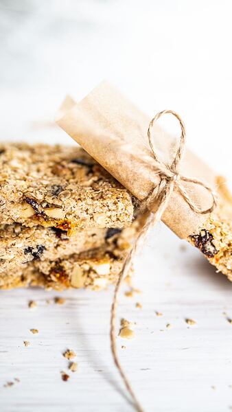 Müsli tyčinky jsou zdravou svačinkou, ktetou připravíte za pár minut.