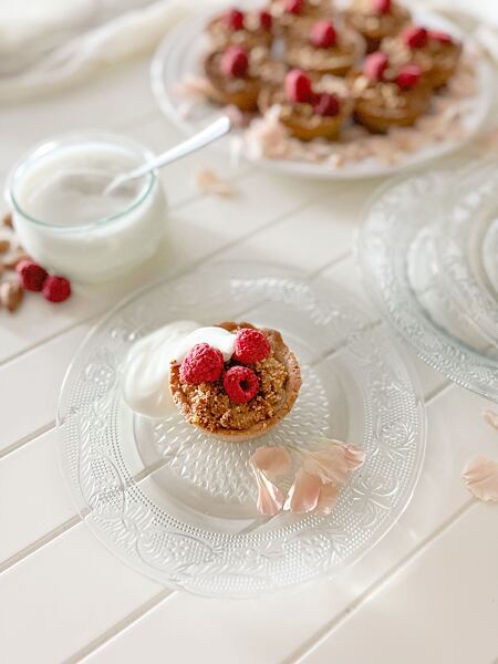 Mandlové košíčky s křupavou drobenkou potěší všechny mlsouny.