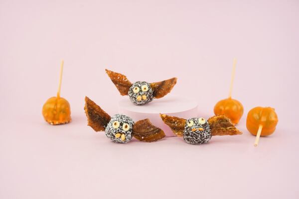 Hrát si s recepty nemusíte ale jen na Halloween – dejte dětem tematickou svačinu třeba i na pálení čarodějnic!