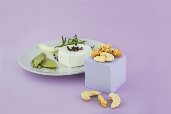 Nakládaný sýr s ořechy