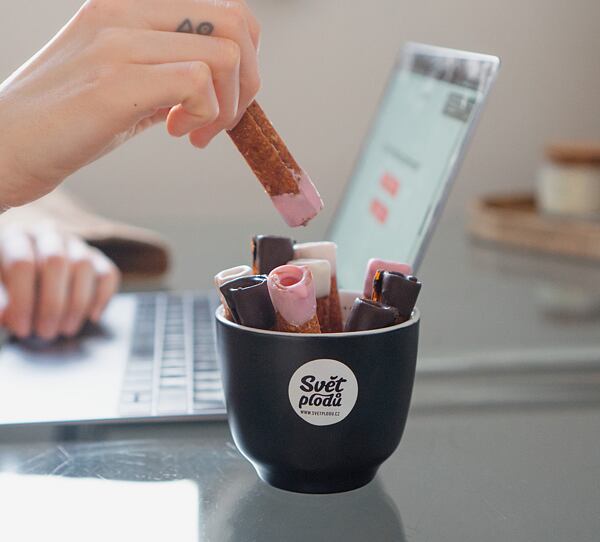 Jablečné trubičky jsou skvělý zdravý snack do kanceláře.