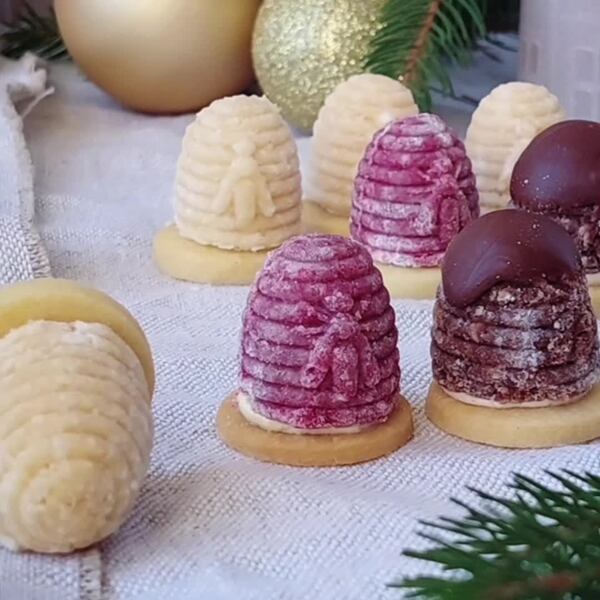 Vánoční klasika trochu jinak! Objevte včelí úly ve třech variantách. Včelí úly, vosí hnízda - video čtverec