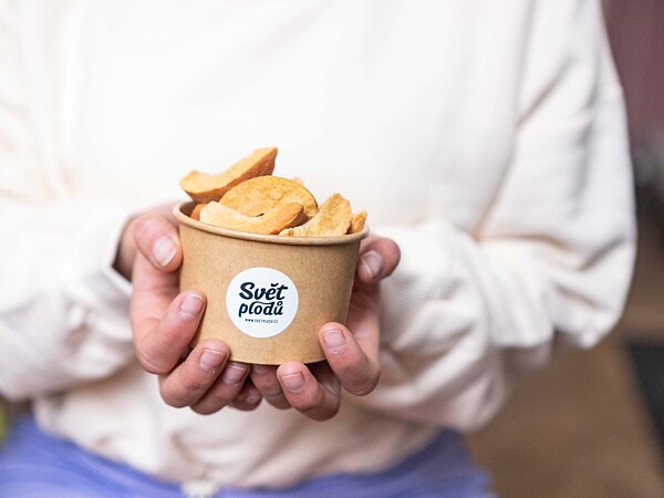 Lyofilizované meruňky v misce