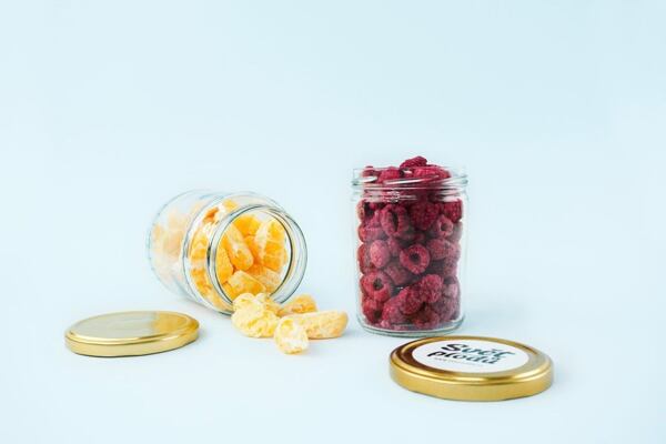 skleněné krabičky mrazem sušené ovoce